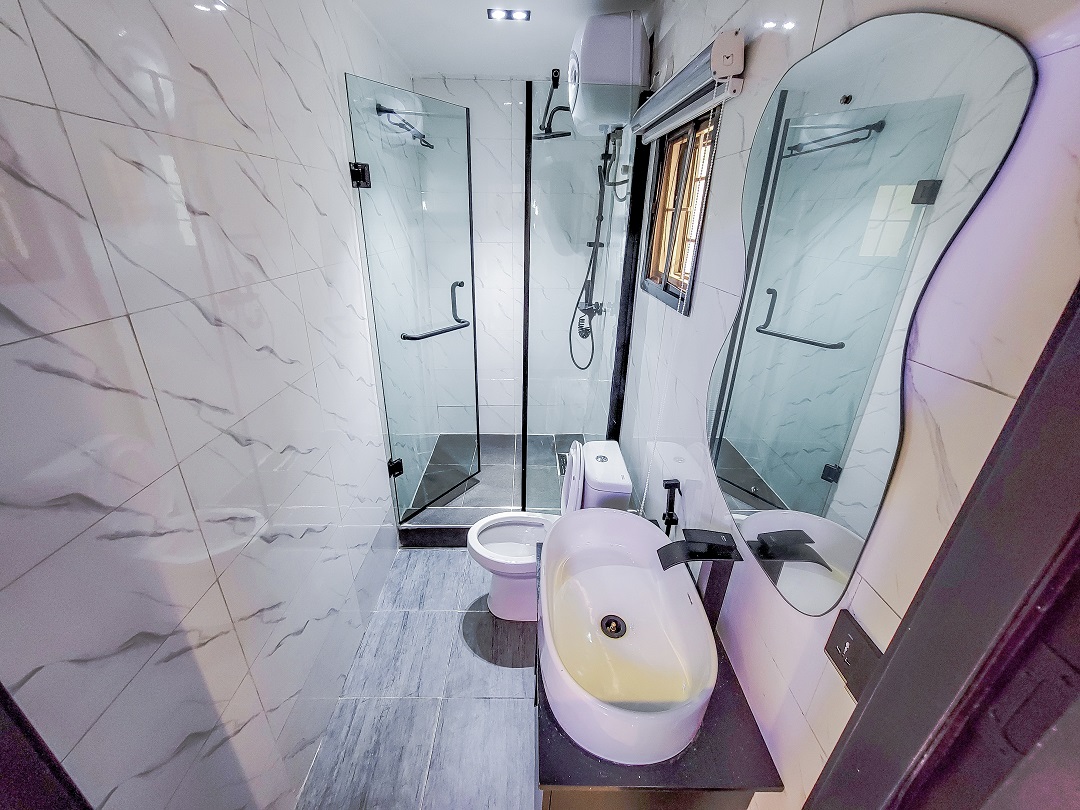 TOILET (3)
